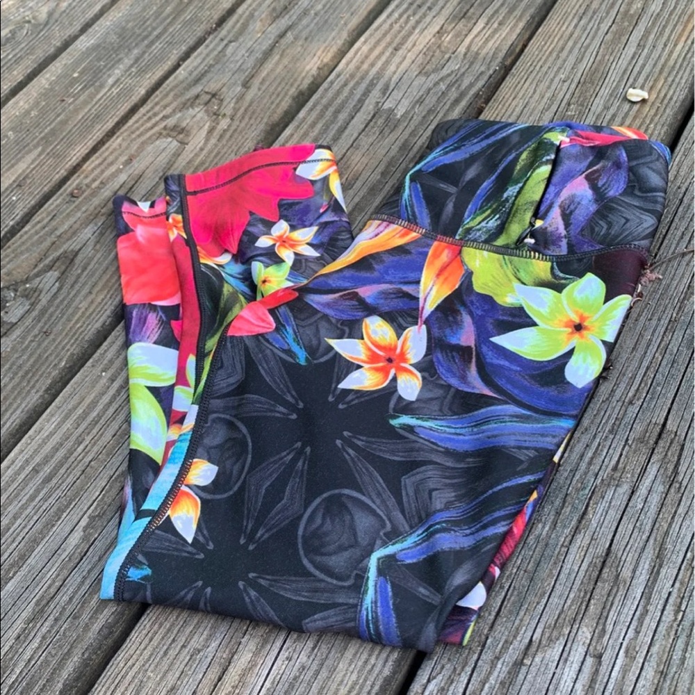 Calia by Carrie Underwood floral Capri XS